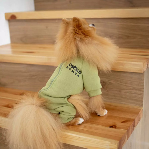 Костюм на змейке оливкового цвета D-123